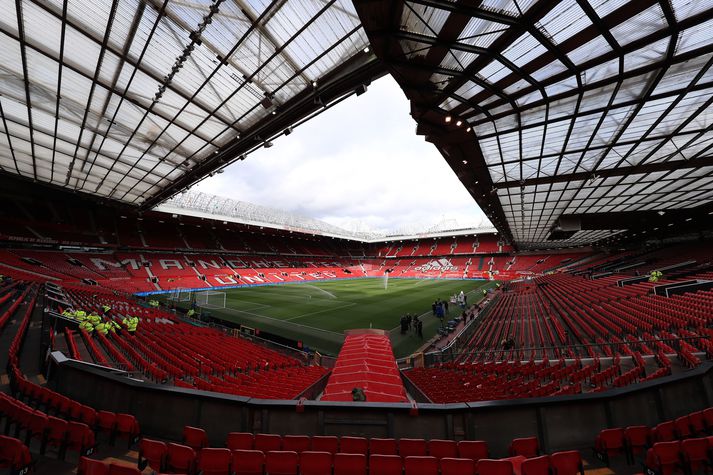 Old Trafford tekur við tæplega 75.000 áhorfendum.