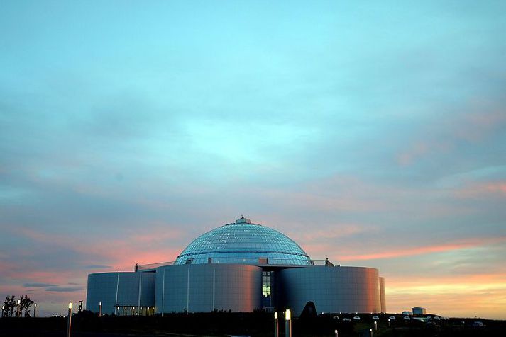 Starfshópur skipaður fulltrúum Reykjavíkurborgar og mennta- og menningarmálaráðuneytisins kannar möguleikann á náttúruminjasýningu í Perlunni. Hann á að skila af sér fyrir 1. september. fréttablaðið/teitur