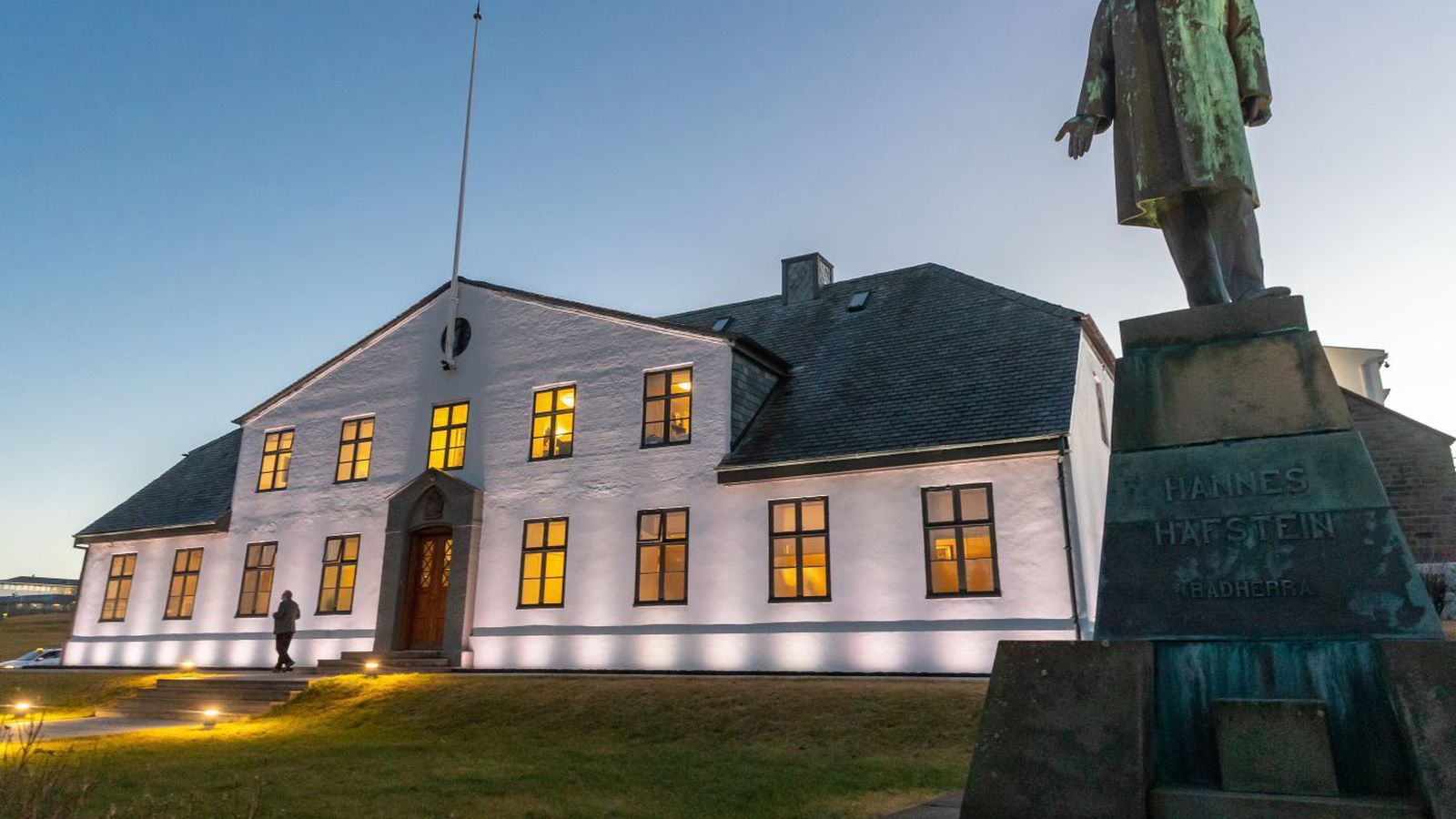 Fá AA- í ein­kunn