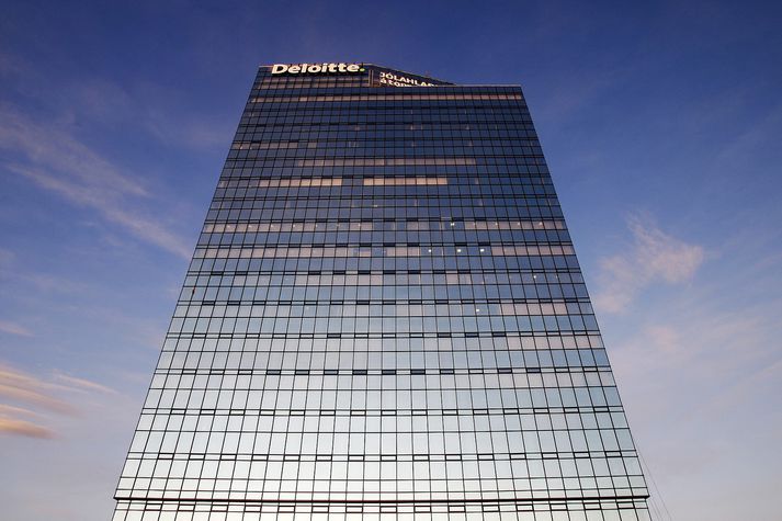 Turninn nítjánda er veitingastaður á 19. hæð turnsins.