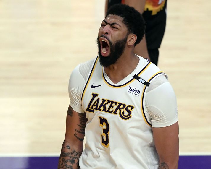 Anthony Davis var allt í öllu hjá Los Angeles Lakers í sigrinum á Phoenix Suns.