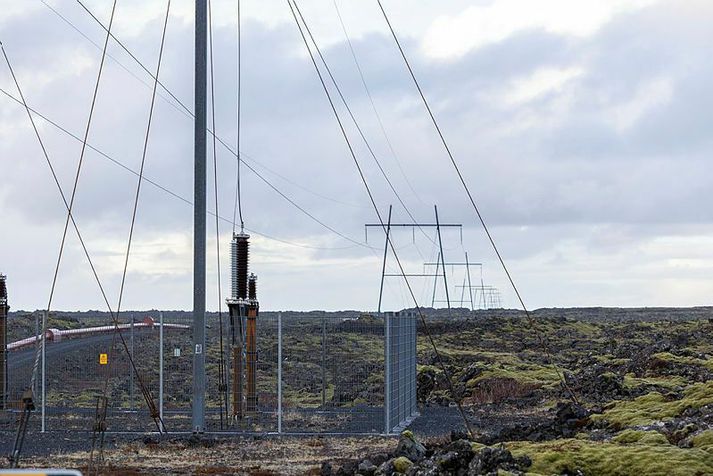 Rafmagnslínur á Reykjanesi.