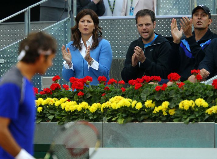 Mirka hvetur hér eiginmann sinn áfram.