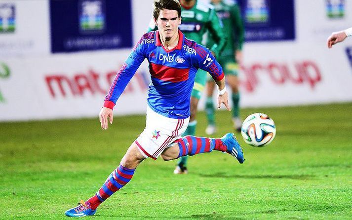 Viðar Örn í leik með Vålerenga þar sem hann spilaði áður en hann fór til Kína.