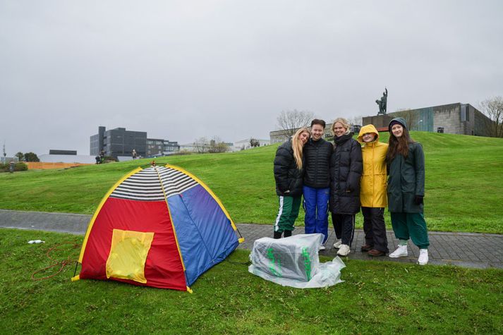 Listhópurinn Settu dans í vasann. Frá vinstri: Kristína Rannveig Jóhannsdóttir, Assa Davíðsdóttir, Freyja Vignisdóttir, Bergþóra Sól Elliðadóttir og Diljá Þorbjargardóttir. 