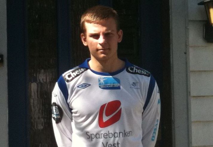 Andrés Már í hvítri treyju Haugesund.