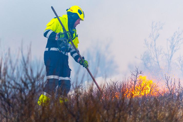 Mynd af slökkvisarfi við Elliðavatn.