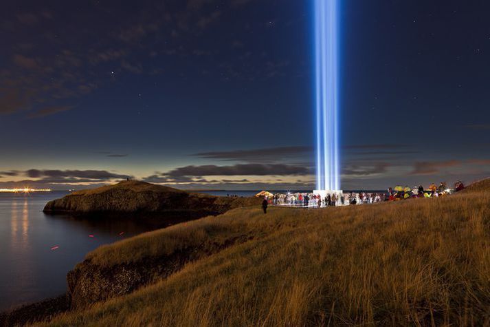 Friðsæl athöfn fer undir venjulegum kringumstæðum fram í Viðey samhliða tendruninni. 