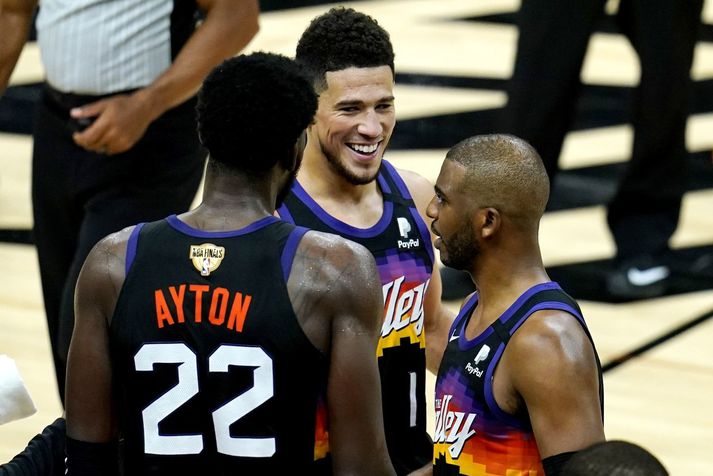 Deandre Ayton, Devin Booker og Chris Paul voru allir að leika sinn fyrsta leik í lokaúrslitum NBA og áttu allir flottan leik.