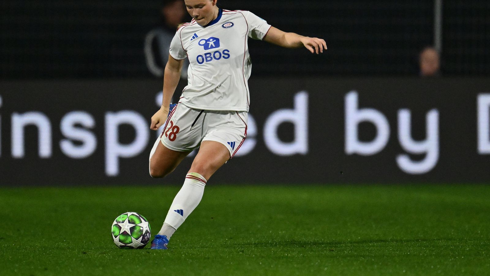 Arna hélt hreinu og lagði upp sigur­markið