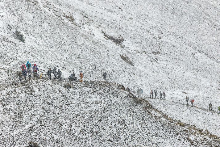 Fjöldi fólks hefur lagt leið sína að gosstöðvunum í Geldingadal frá því það hófst fyrir viku síðan. Í dag er ekki spáð neitt sérstöku veðri á svæðinu og segir á vef Veðurstofunnar að það sé ekkert útivistarveður.