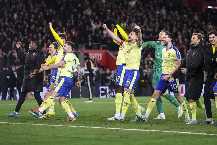 Leikmenn Southampton fagna sigrinum á Arsenal í gær.