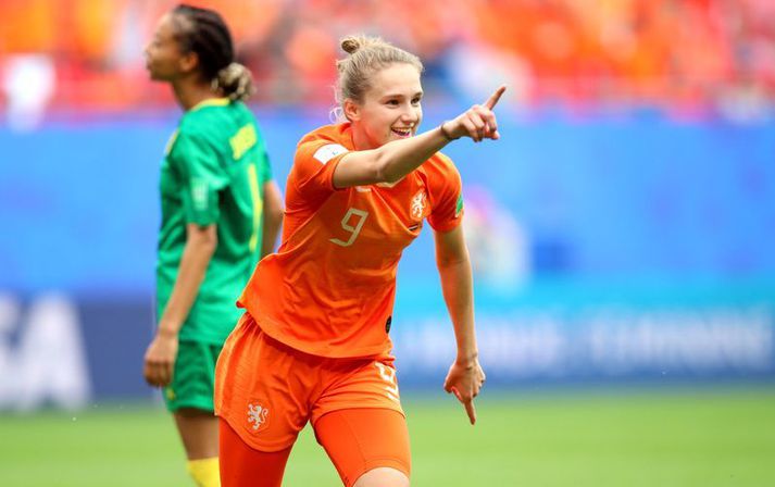 Vivianne Miedema fagnar einu marka sinna með hollenska landsliðinu.