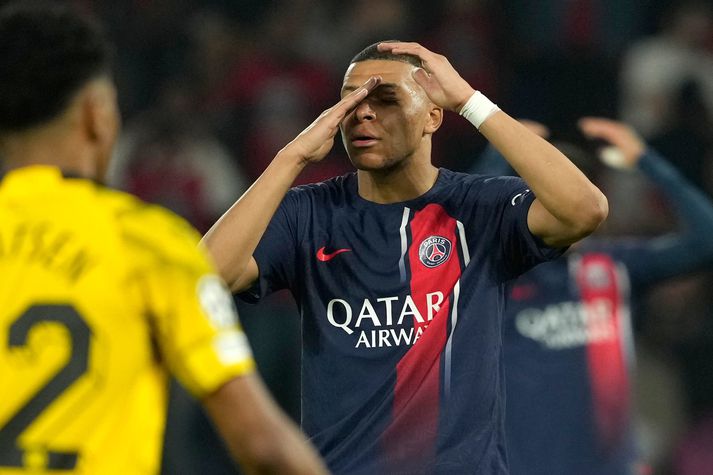 Kylian Mbappe sést hér eftir að Paris Saint-Germain tapaði á móti Borussia Dortmund í gærkvöldi.