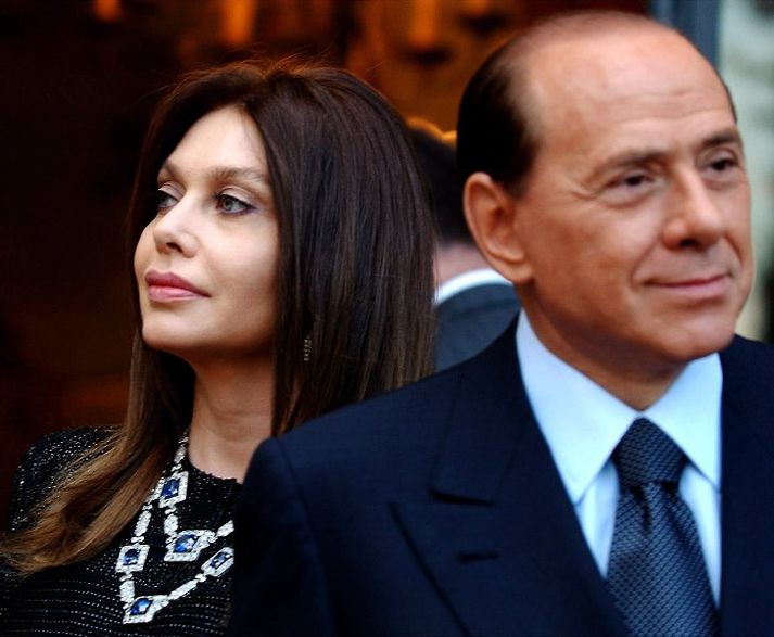 Berlusconi ásamt fyrrverandi eiginkonu sinni.