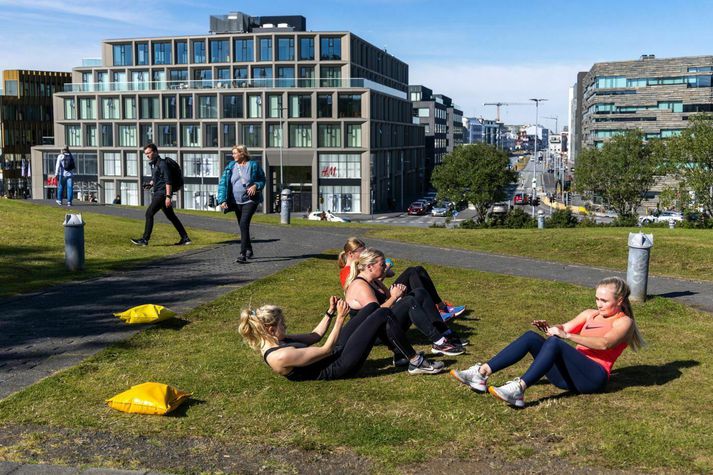 Einar Sveinbjörns er bjartsýnn á sumarið, í hið minnsta á hluta af landinu.