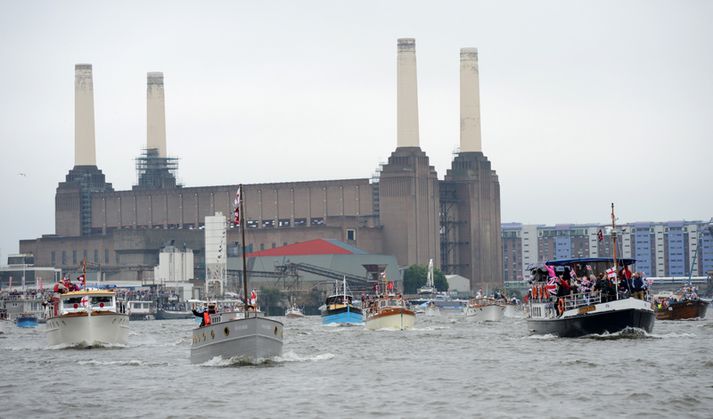 Battersea-orkuverið við bakka Thames árinnar.