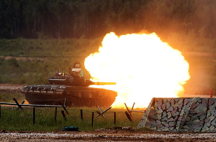 Skotið úr T-90 skriðdreka á æfingu í Rússlandi.