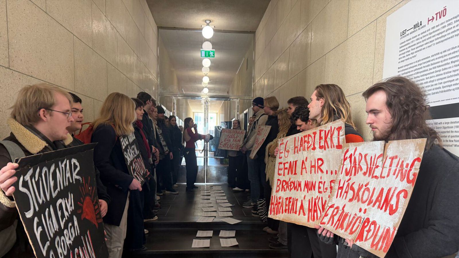 Hækkuðu gjaldið í skugga stúdentamótmæla