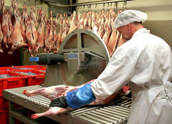 Sífellt minna er um að sláturúrgangur skili sér í fullvinnslu og er hann frekar urðaður.