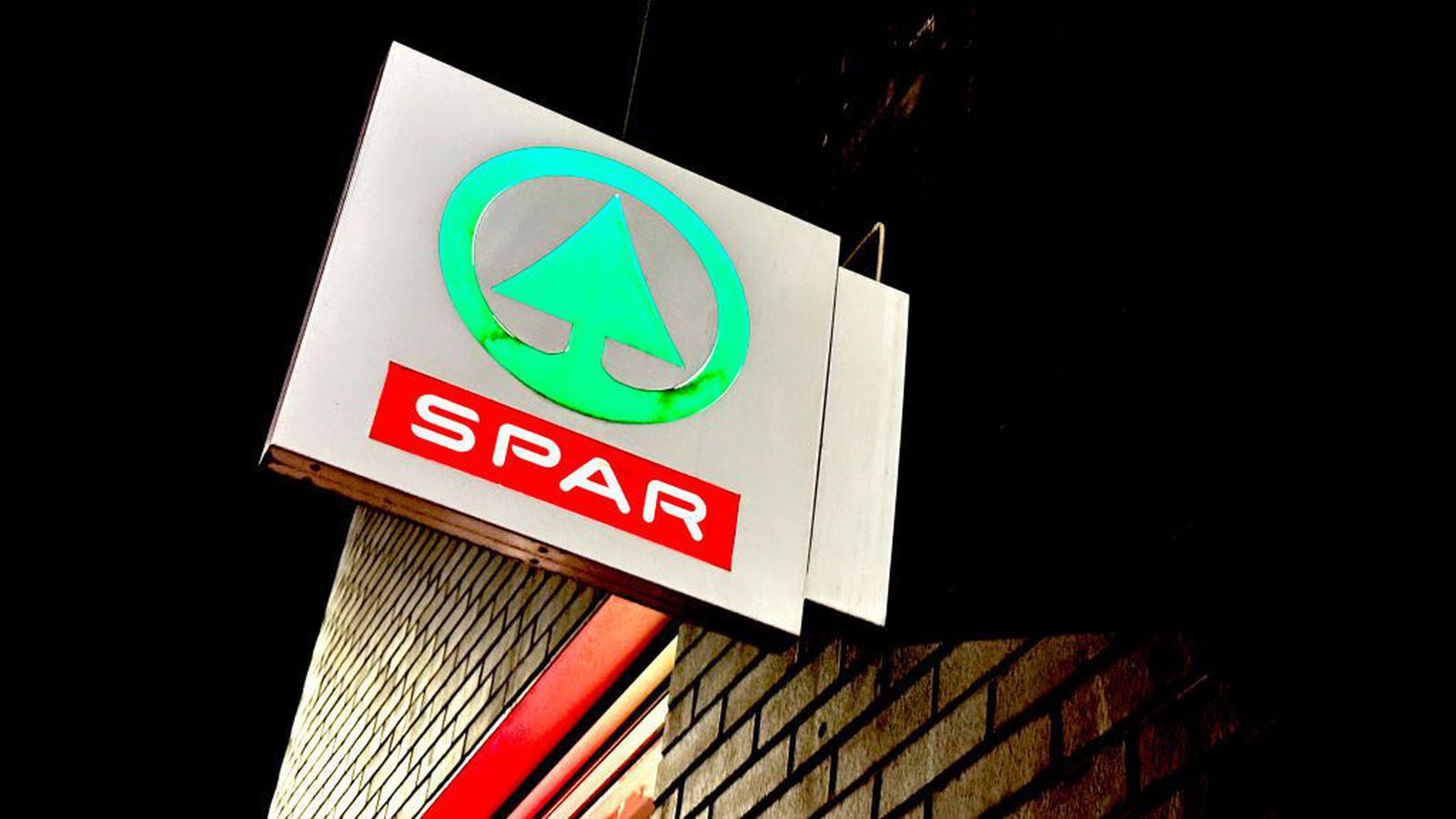 Fyrstu Spar-verslanirnar opna um helgina