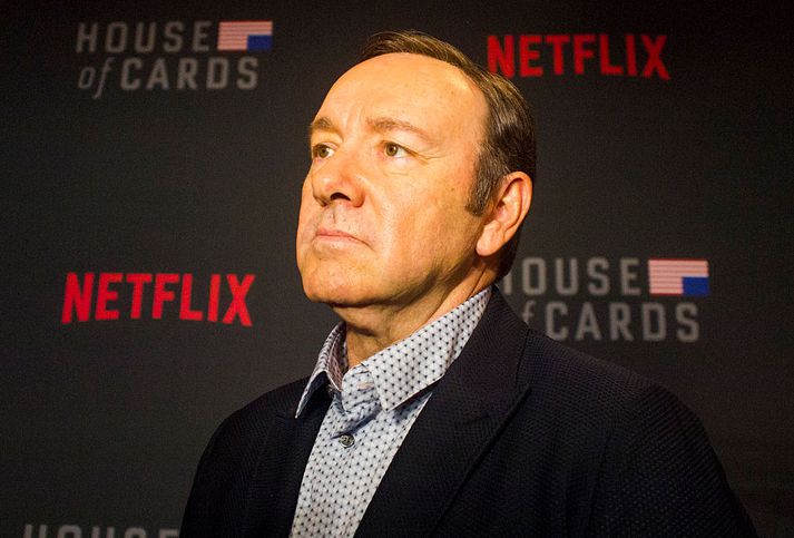 Framleiðendur House of Cards hafa stöðvað framleiðslu á sjöttu og síðustu þáttaröðinni í kjölfar ásakana gegn Kevin Spacey.