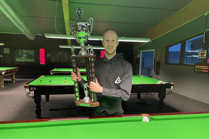 Sigurður Kristjánsson hefur verið einn besti snókerspilari landsins undanfarin ár en vantaði Íslandsmeistaratitilinn í safnið, þar til í dag. 