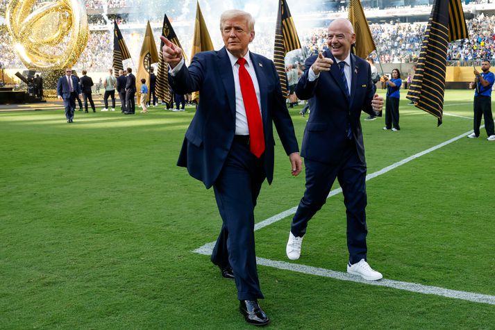 Vinirnir Gianni Infantino og Donald Trump á úrslitaleik HM félagsliða í sumar.