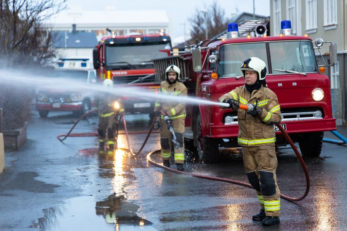 Rykinu skolað burt á Skaganum.