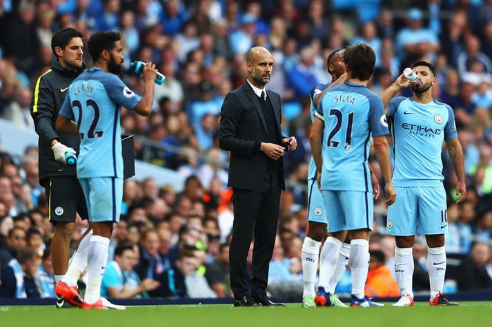 Pep Guardiola og lærisveinar hans eru á toppnum en bara á markatölu.