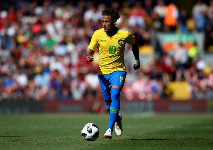 Neymar er einn launahæsti knattspyrnumaður í heimi.