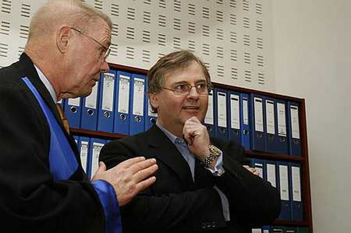 Tryggvi Jónsson ásamt verjandi sínum Jakobi Möller.