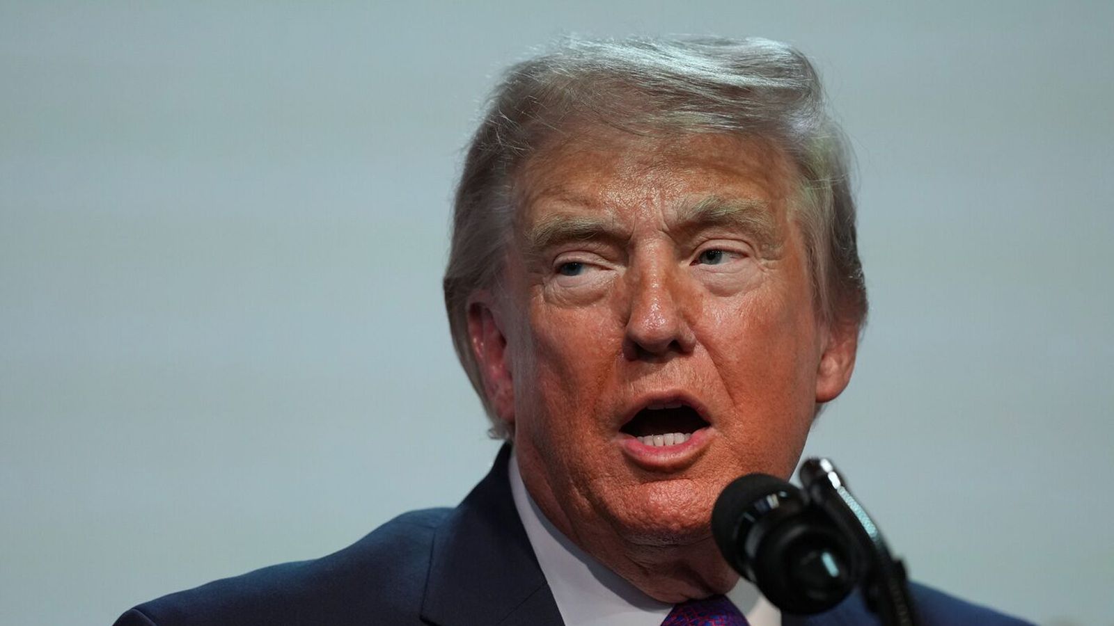Stofna 200 milljarða sjóð fyrir banda­menn Trumps og biðja for­setann form­lega af­sökunar