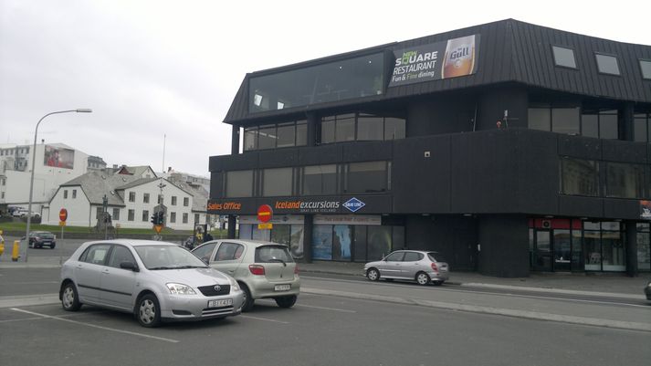 Lögfræðistofan er í þessu húsnæði við Lækjartorg í miðborg Reykjavíkur.