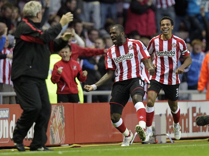 Darren Bent fagnar hér einu marka sinna á tímabilinu.