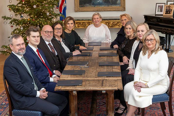 Ríkisstjórnin á fundi með forseta Íslands í mars 2024. Síðan þá hefur ánægjan minnkað og óánægjan aukist.