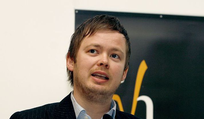 Dr. Jón Þór Sturluson Jón Þór, sem  er dósent og forstöðumaður meistaranáms við viðskiptadeild Háskólans í Reykjavík, bendir á nýja grein sem vegur að gildi sjálfstæðrar peningastefnu. 