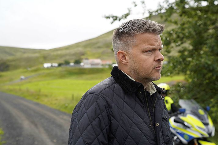 Bæjarstjóri Mosfellsbæjar hefur hvatt þá sem sjá til minka til að láta vita í síma 525-6700.