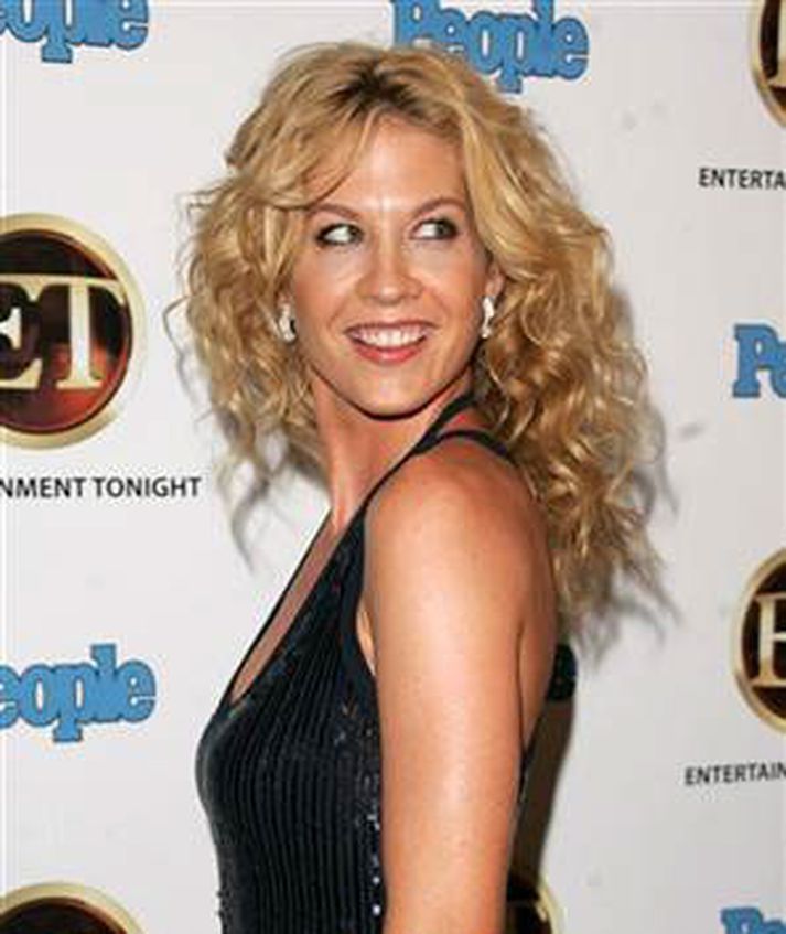 Jenna Elfman.