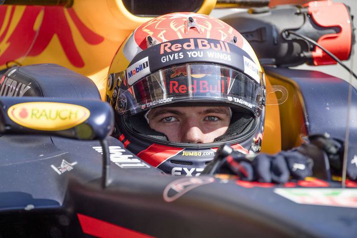 Max Verstappen heldur að Red Bull þurfi að sætta sig við að vera hægari en Ferrari og Mercedes til að byrja með.