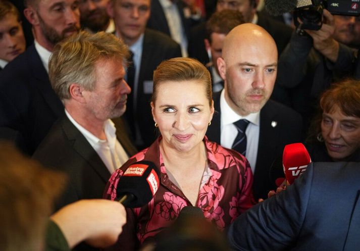 Mette Frederiksen fagnaði í nótt.