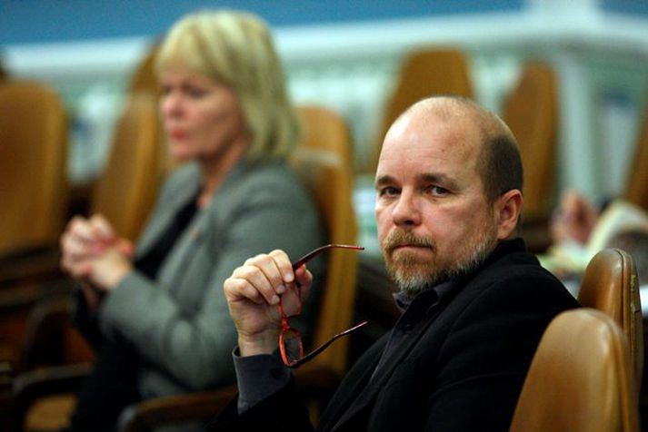 Þór Saari, þingmaður Hreyfingarinnar, segist ekki ætla að mæta við atkvæðagreiðsluna ef hann veit ekki hvað hann á að greiða atkvæði um.
