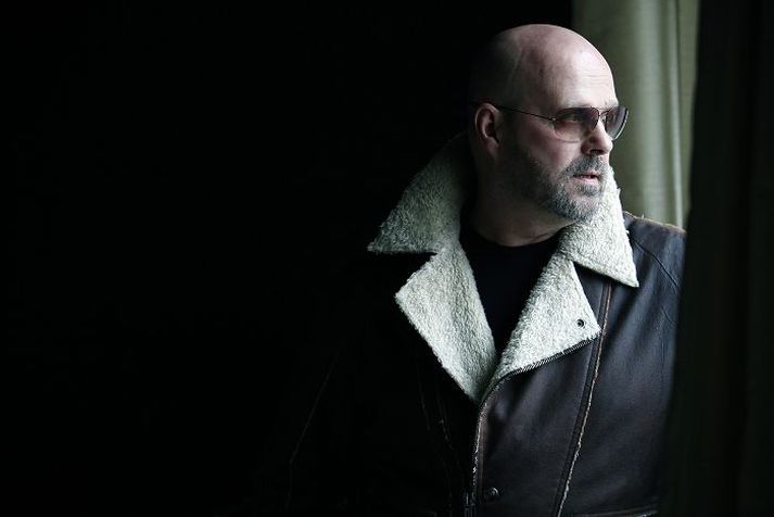 Bubbi hefur fært sig yfir á Bylgjuna og er að byrja með nýjan útvarpsþátt á mánudagskvöldum sem nefnist Stál og hnífur. Fyrsti gesturinn verður Jón Jónsson.