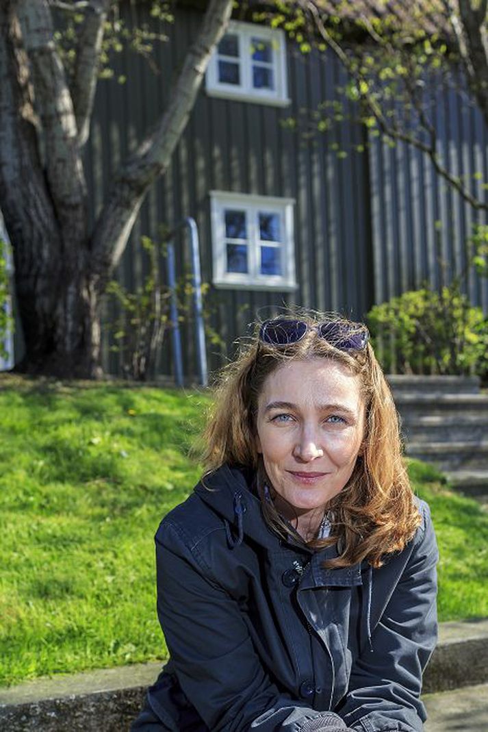 Hlutverk Listahátíðar er annars vegar að styðja við og standa að tilurð nýrra verka og hins vegar að fá hingað brot af því besta sem gerist á hinu alþjóðlega listasviði.