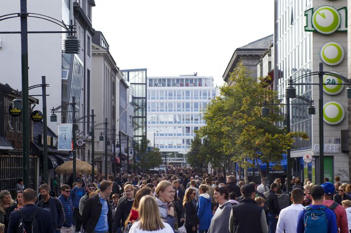 Erlendum ríkisborgurum fjölgar hlutfallslega meira en íslenskum.