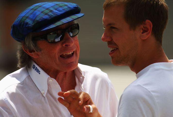 Jackie Stewart og Sebastian Vettel ræða málin.