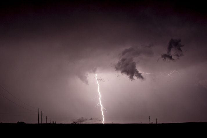 Nadeau varð fyrir eldingunni í þann mund sem hann sagði tengdason sinn vera heppinn fýr.