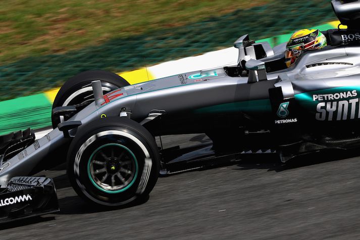 Lewis Hamilton á brautinni.
