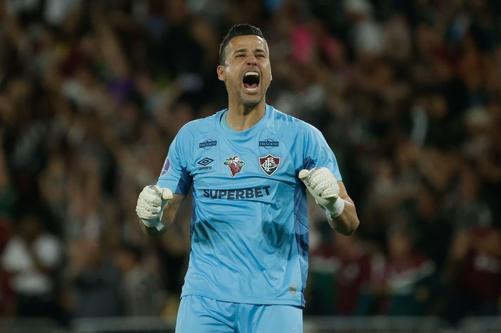 Fabio fagnar marki hjá Fluminense í leik þar sem hann hélt hreinu, fagnaði sigri og sló heimsmet.
