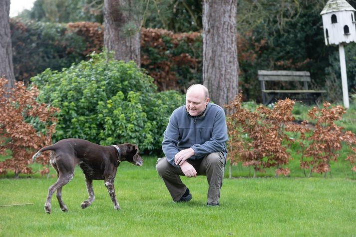 Bragi hefur sinnt ófáum húsvörsluverkefnum í Bretlandi og oftar en ekki hefur gæludýrapössun verið innifalin.